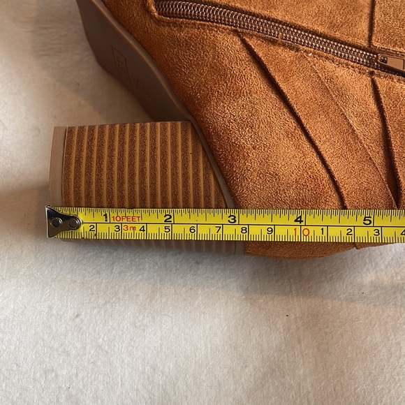 NWT PiePieBuy Tie Knot Chelsea Closed Toe Stacked Heel Booties - Picture 9 of 12